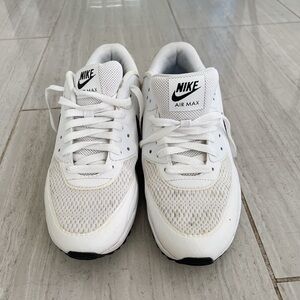 Men’s white air max shoes